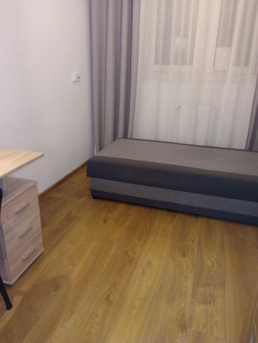 Wynajmę pokój spokojnej dziewczynie studentce, ul. Mickiewicza, Centrum. Koszt najmu 700 zł plus media 300 zł