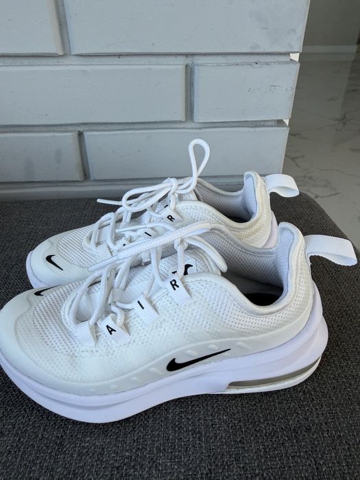 оригінальні спортивні кросівки Nike Air Max Axis дитячі