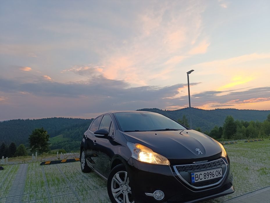 Продам Peugeot 208