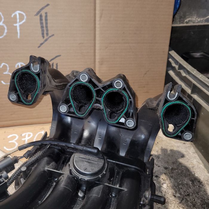 Kolektor ssący dolotowy vw golf V touran audi seat skoda 1.6MPI BSE
