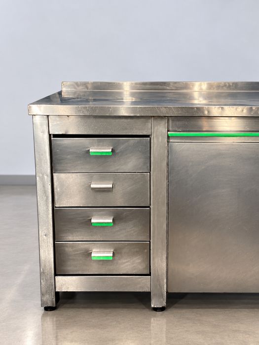 Bancada neutra em inox com portas e 4 gavetas