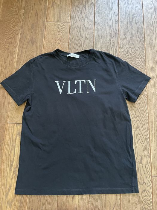 чорна футболка Valentino