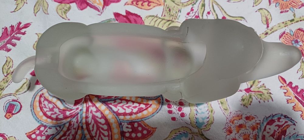 Cão de vidro com varias utilidades