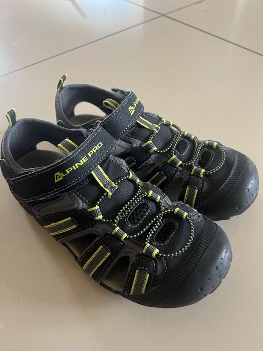 Сандалі спортивні