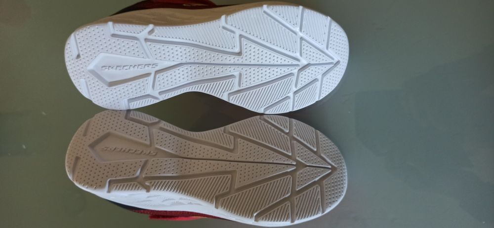 Sapatilhas skechers criança tamanho 29