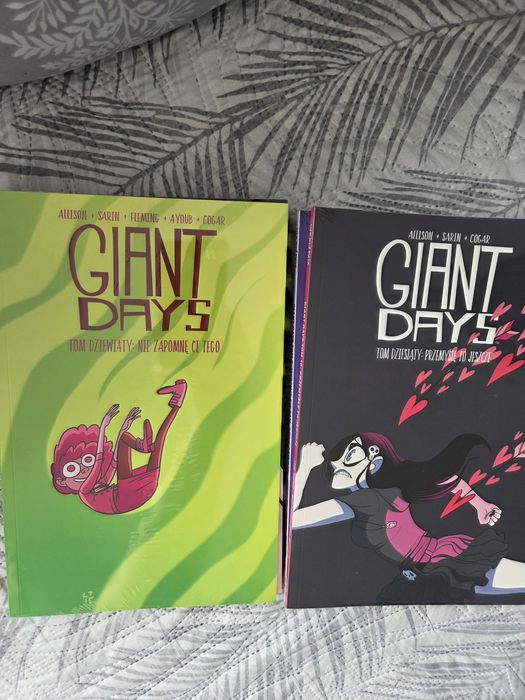 Komiks Giant Days Cała Seria  14 Tomów..