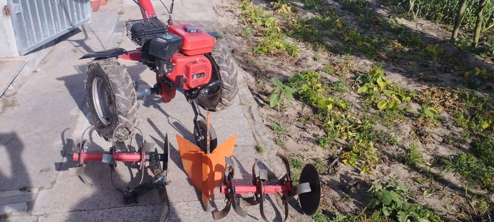 Motocultivador com reboque