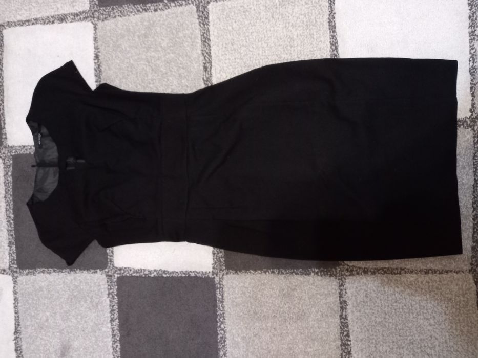 zamienię dwie sukienki r. 36