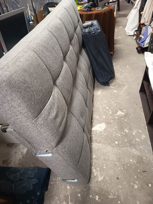 Sofá cama de cor cinza