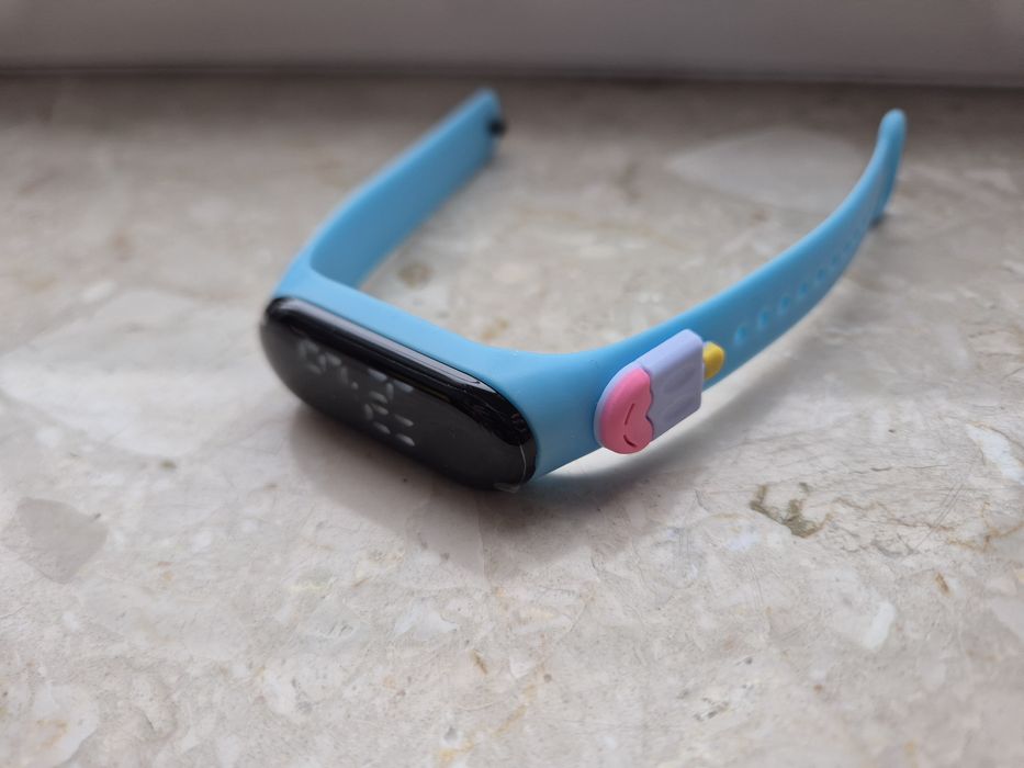 Zegarek sportowy funkcjonalny Smart Różne kolory z motywem na pasku