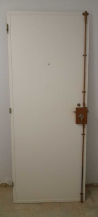 Porta de entrada em madeira