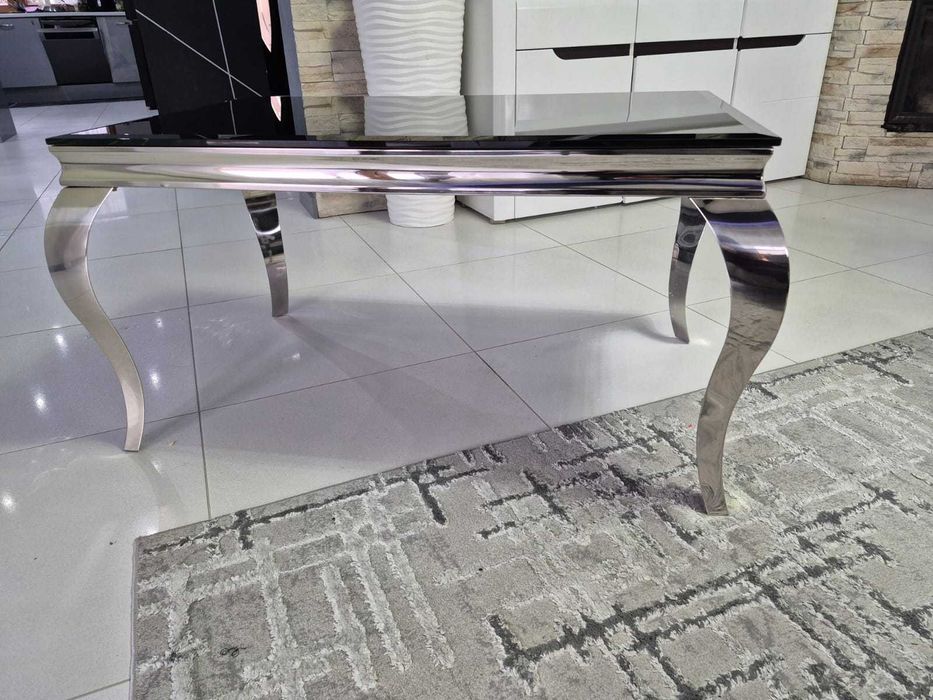 Piękny stolik glamour