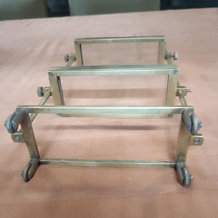 Lupa de mesa em bronze