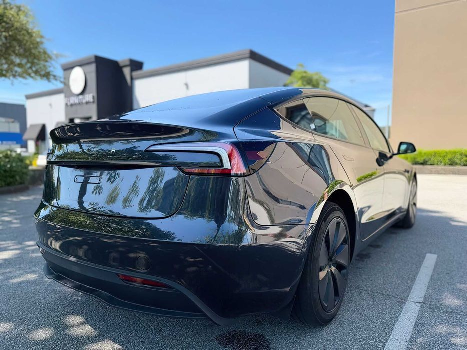 Tesla Model 3      2024