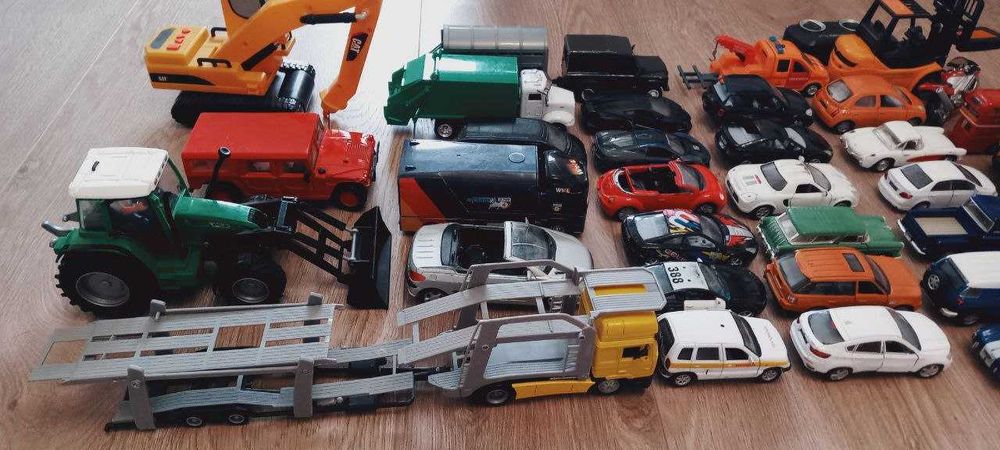 Машинки-модельки металеві