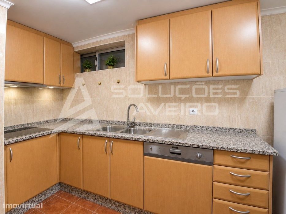 Moradia T4+1 | Piscina Coberta | Ginásio | Dois Lotes Urbanos | Cen...