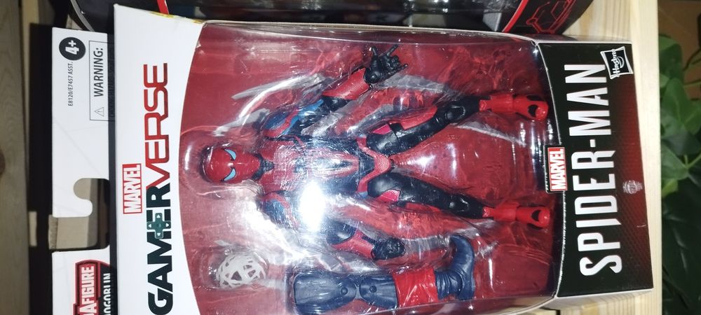 Várias figuras Marvel Legends