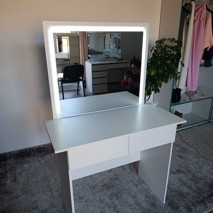 Biurko do makijażu toaletka z lustem led