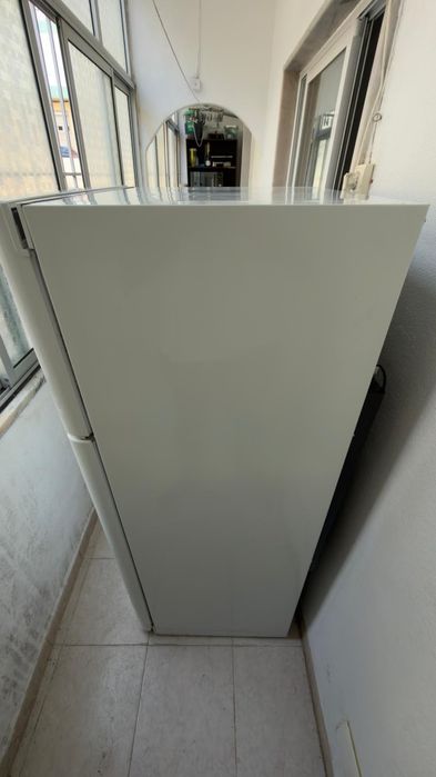 Frigorífico INDESIT Estático 150 cm 254 L Branco)