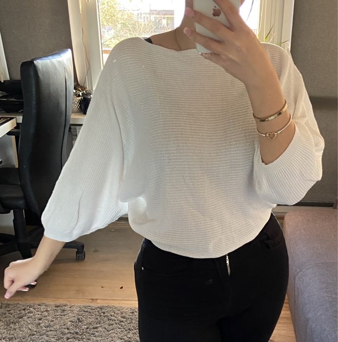 Sweter bialy nietoperz