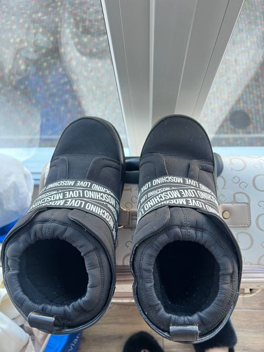 Мунбуты love moschino