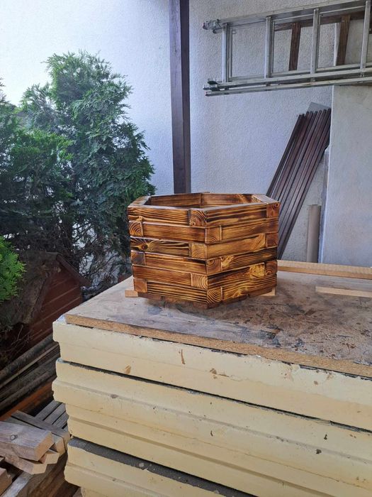 Doniczki drewniane duże