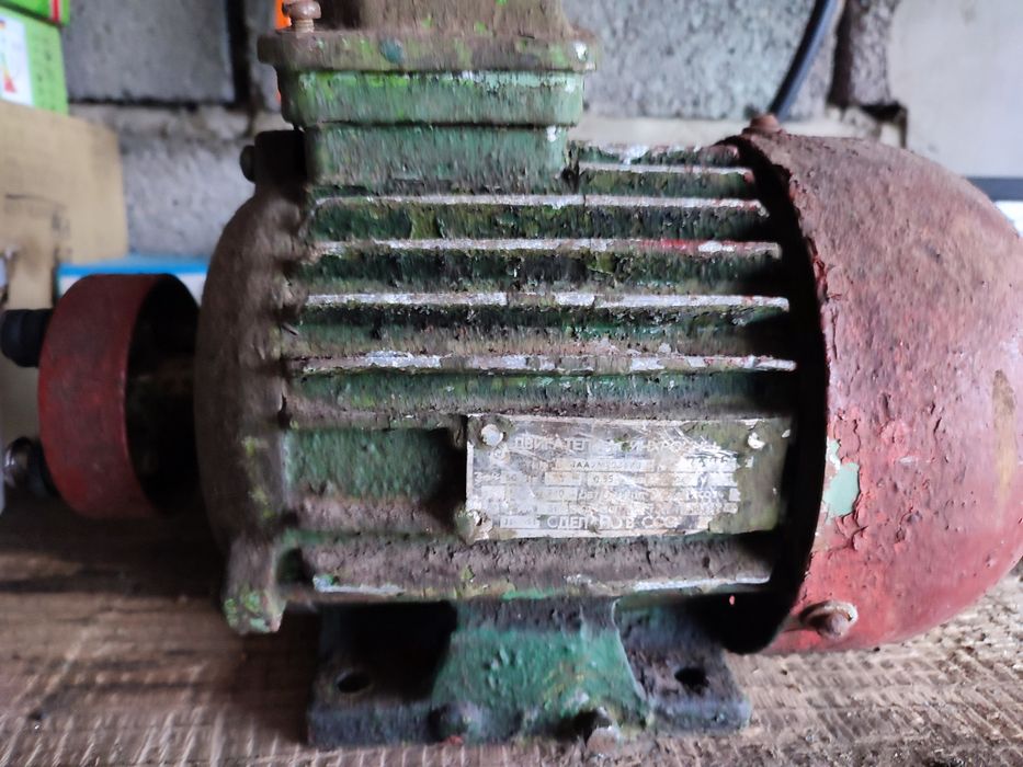 Електродвигуни, редуктори, моторредуктор 5,5 кВт