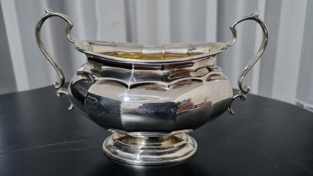 Posrebrzana I sygnowana cukiernica