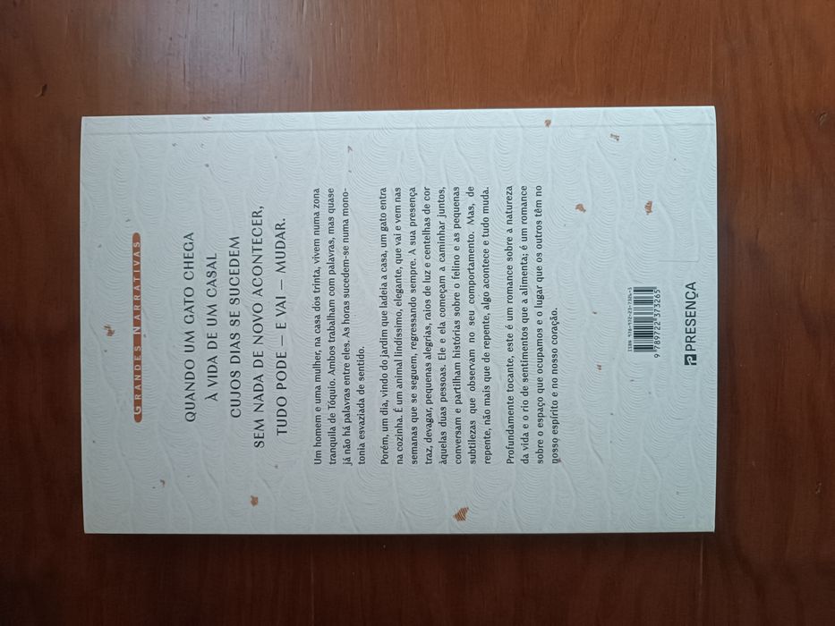 Livro: "O gato que nos visitou"  de Takashi Hiraide