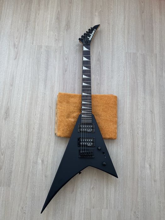Jackson JS1X Rhoads Minion Satin Black