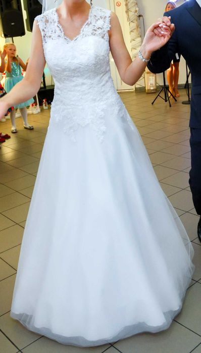 Suknia ślubna w kształcie litery"A"