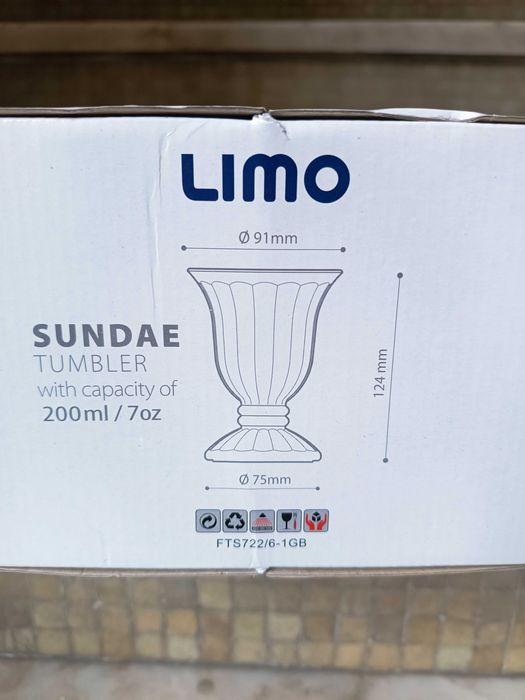 Copos de gelado novos