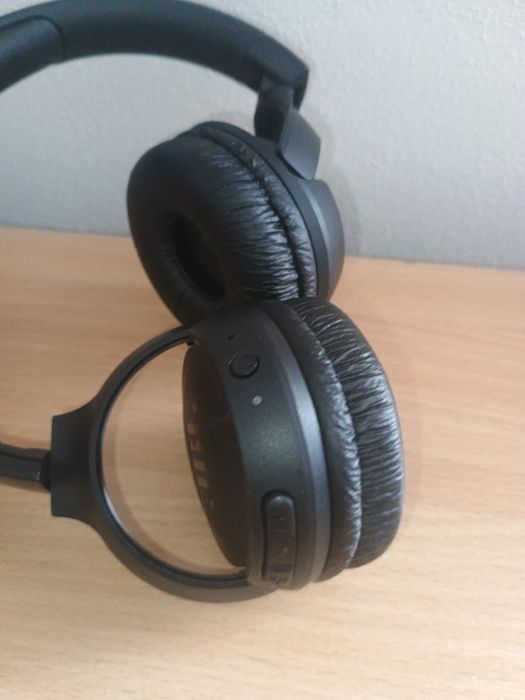 Безпровідні навушники JBL у ідеальному стані