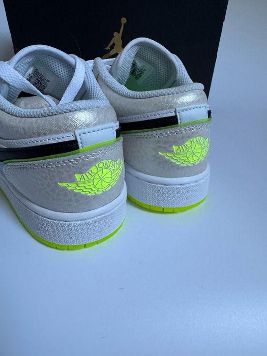 Nowe Sneakersy dziecięce AIR JORDAN 1 LOW SE 36,5
