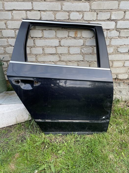 Двері до автомобіля пасат