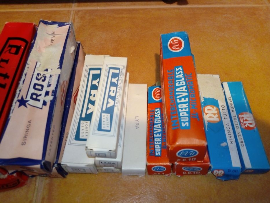 seringas de vidro antigas