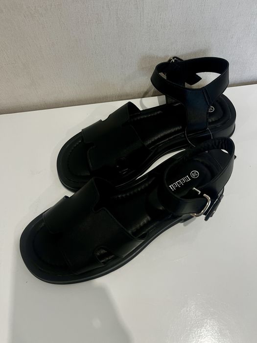 Босоніжки жіночі шкіряні