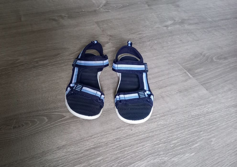 Sandálias tamanho 30