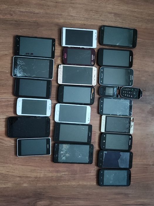 Запчастини мобільні телефони 21шт.