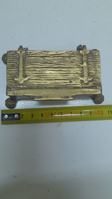 Pequeno guarda joias em metal