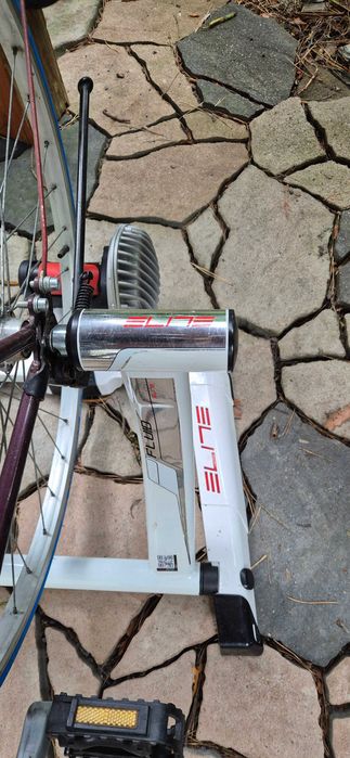 Trenażer Elite Qubo Fluid + podstawka + opcjonalnie gratis rower