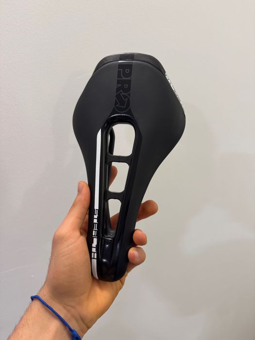 Selim Bicicleta PRO Stealth 142mm (Como Novo)