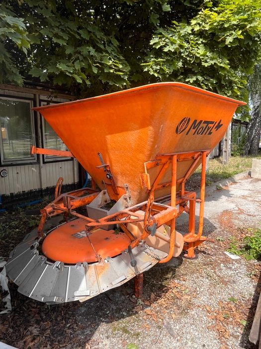 Używana posypywarka MOTYL