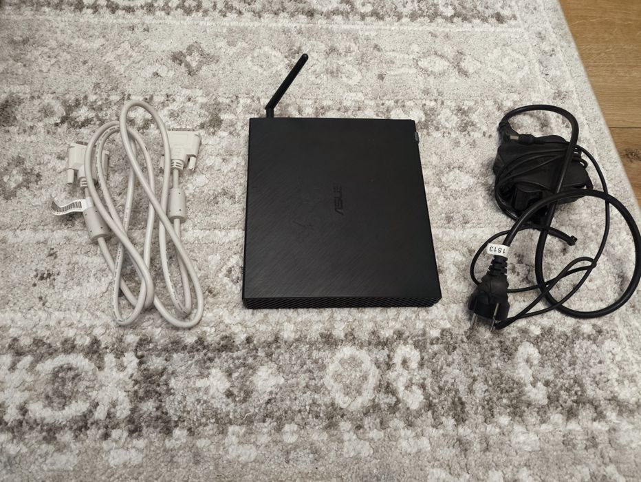 Asus  mini desktop pc e810 i7/8GB RAM/120gb  SSD/windows 11  z Wi-Fi.