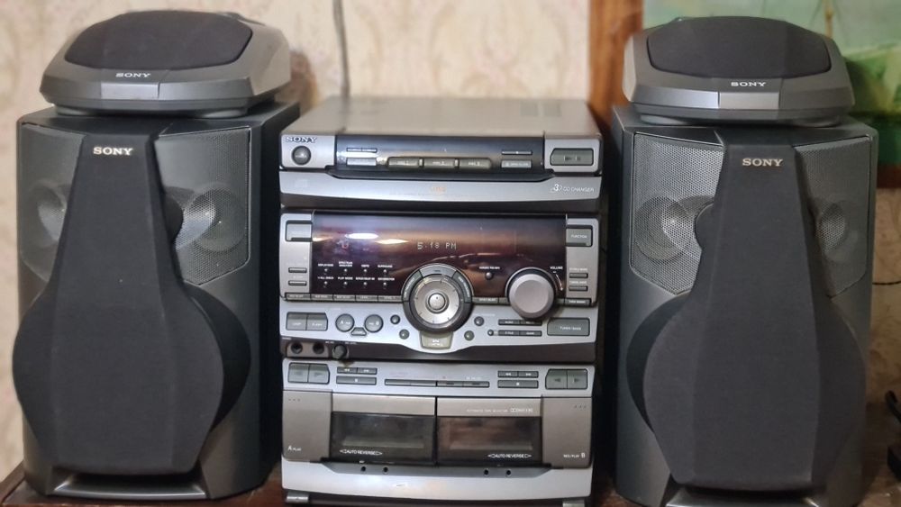 Продам музыкальный центр Sony GR-8 / RX 90