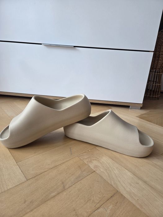 Klapki beżowe Hunter rozmiar 42