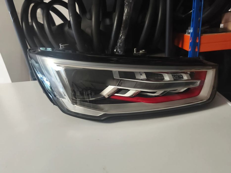 Farol direito bi-xenon Led Audi S1 -8XA941006B