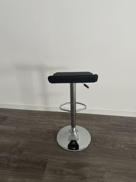 Banco giratório preto