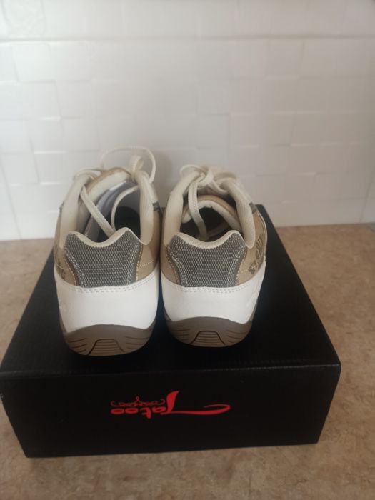 Кросівки чоловічі