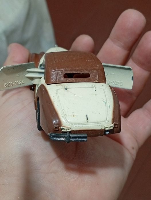 Carro Antigo Pequeno para colecção
